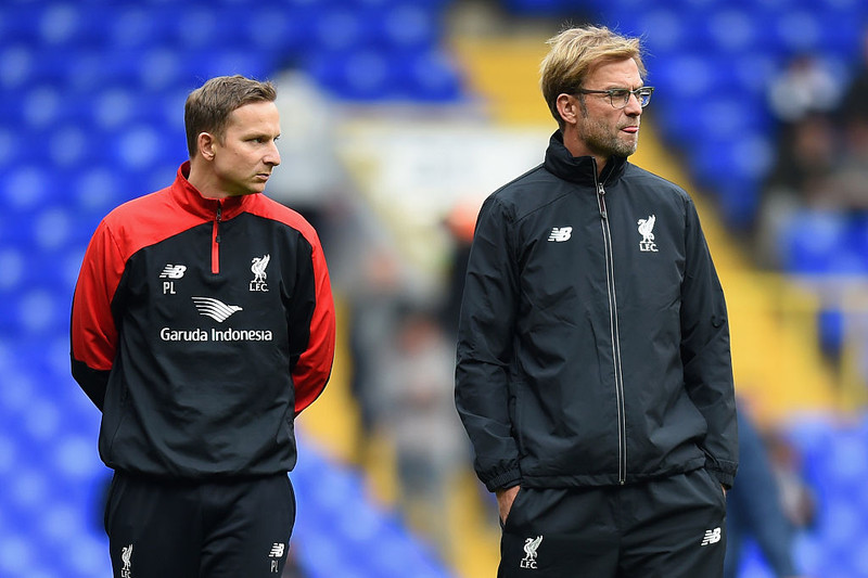 Pep Lijnders og Jurgen Klopp.