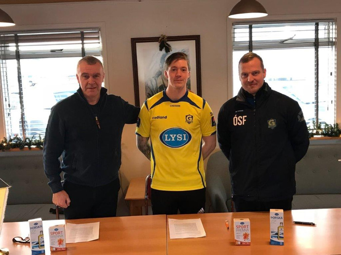 Aron samdi við Grindavík í vetur.