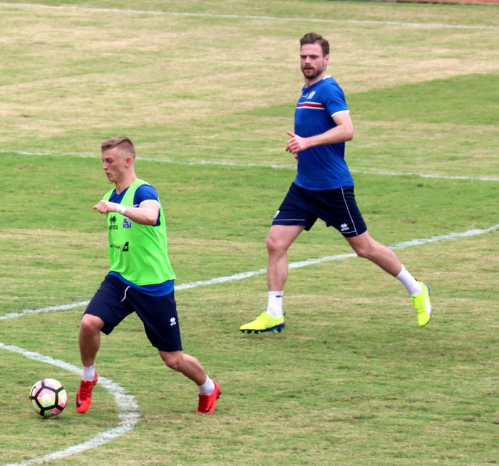 Albert Guðmunds og Arnór á landsliðsæfingu í Indónesíu.