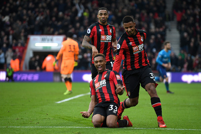 Ibe fagnar marki með Bournemouth.
