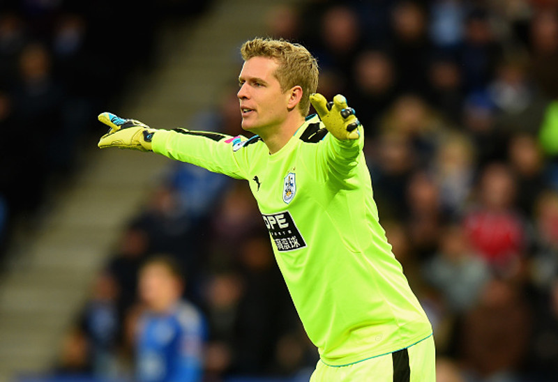 Jonas Lössl þarf að passa sig því Elías er klár að taka stöðuna af honum