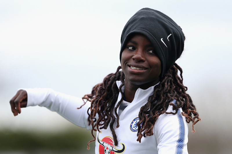Eniola Aluko leggur skóna á hilluna