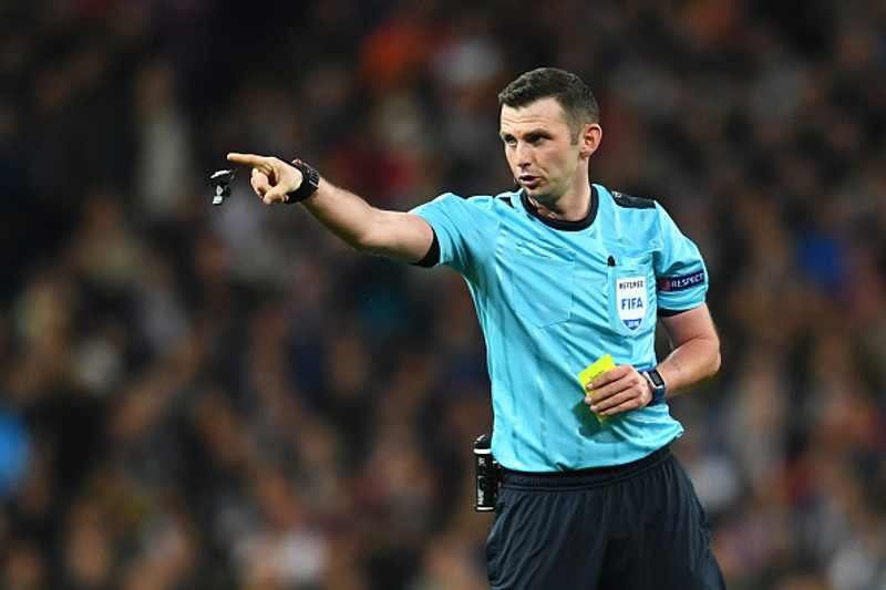Michael Oliver var VAR-dómarinn í leik Bournemouth og Tottenham.