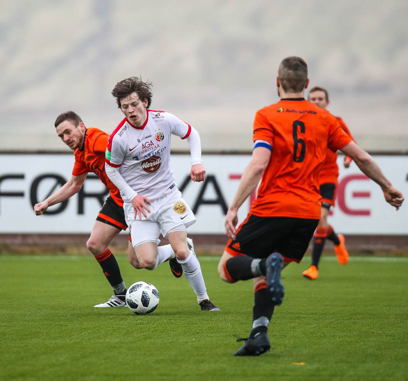 Adrian í leik með HB.