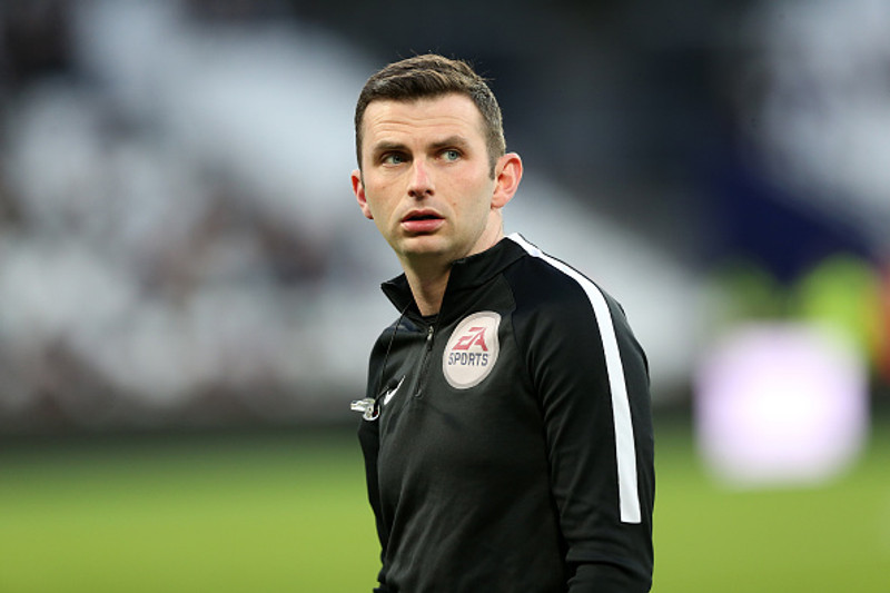 Michael Oliver var á flautunni.