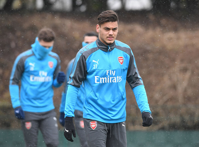 Mavropanos byrjar.