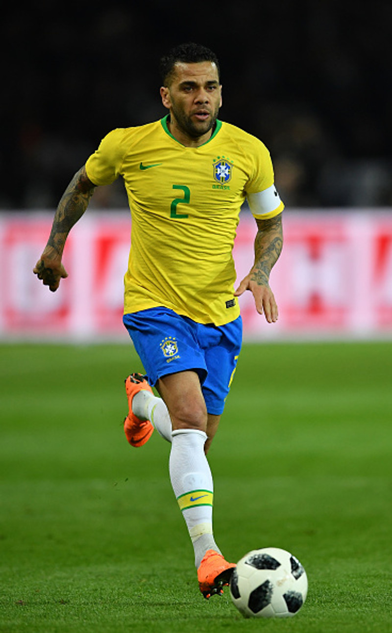 Dani Alves fer til Tókýó í sumar