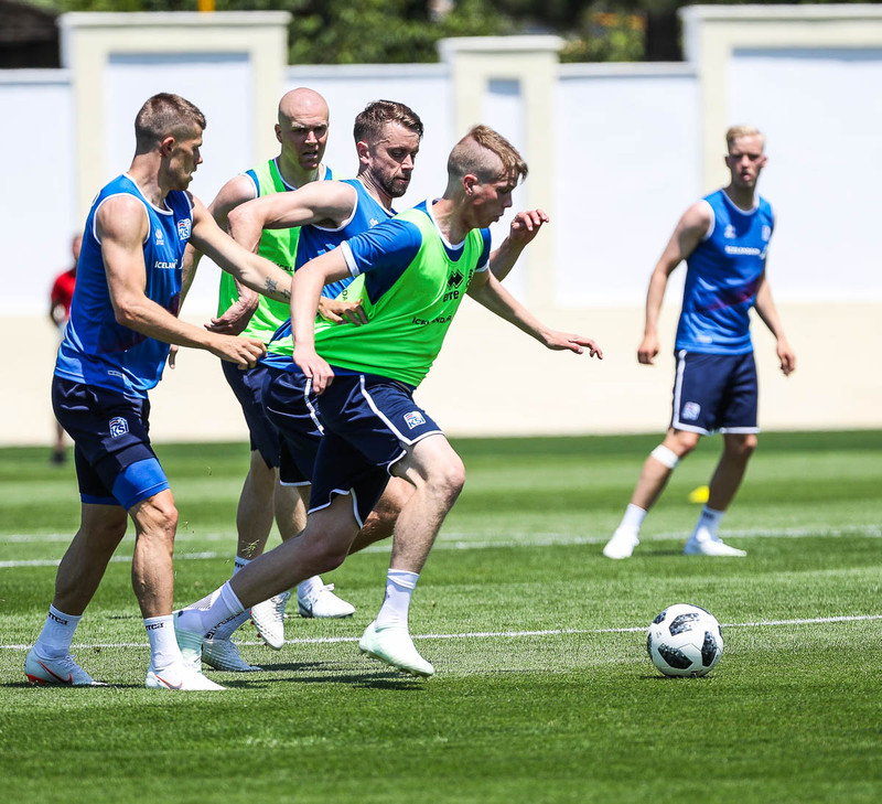 Samúel var gjaldgengur í U21 landsliðið þegar hann var valinn í HM hópinn. Hann bar fyrirliðabandið í síðustu tveimur U21 landsleikjunum sínum.