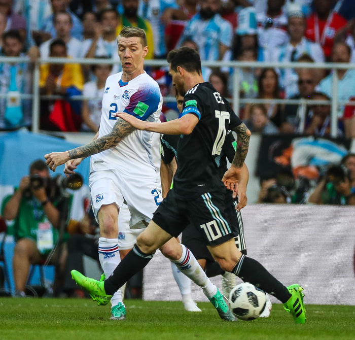 Birkir Már Sævarsson og Messi.