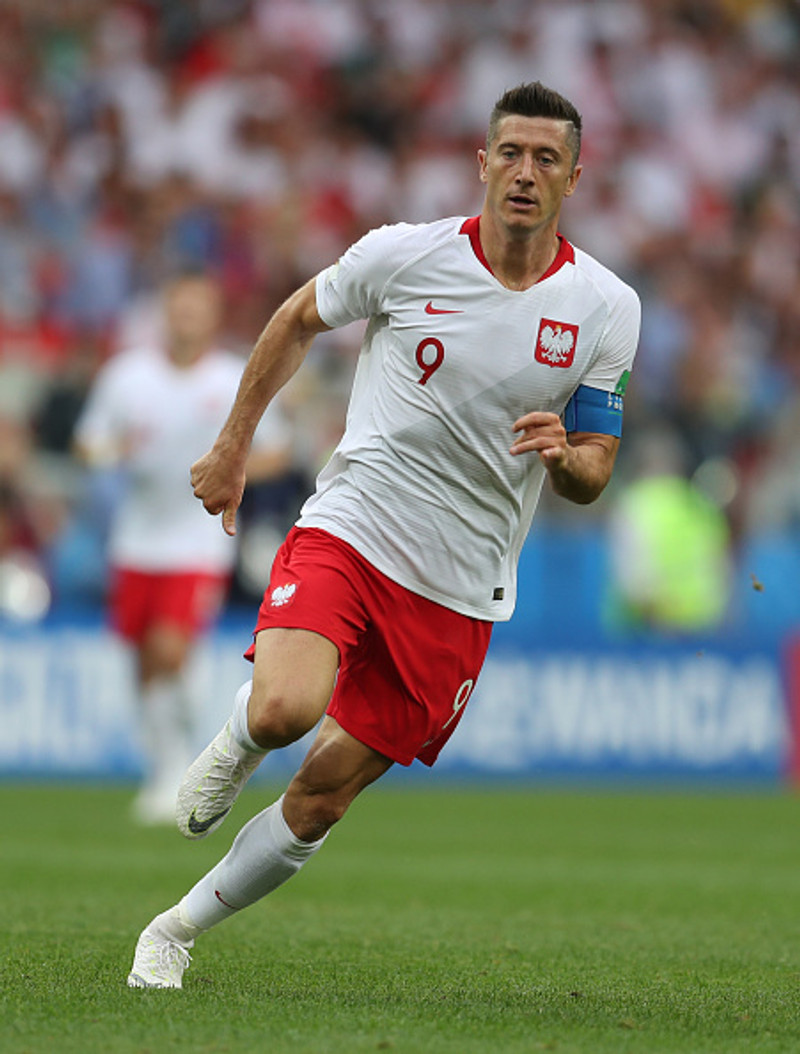 Robert Lewandowski lagði upp bæði mörk Póllands sem fer á EM