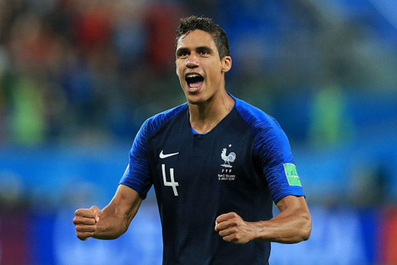 Varane leggur skóna á hilluna (Staðfest)