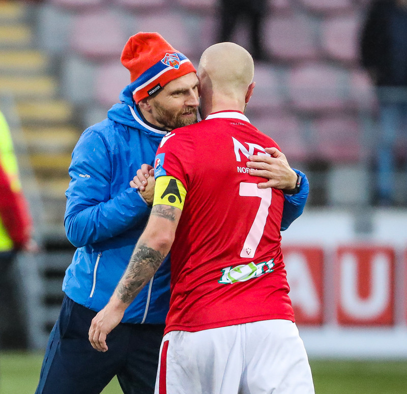 Sigurbjörn og Haukur Páll, fyrirliði Vals.
