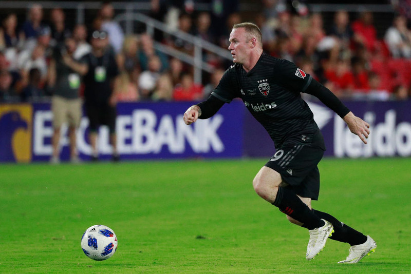 Wayne Rooney var rekinn af velli í tapi