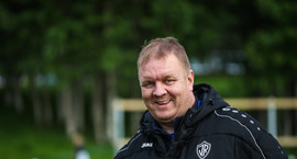 Tekur við eftir að allir leikmennirnir neituðu að...