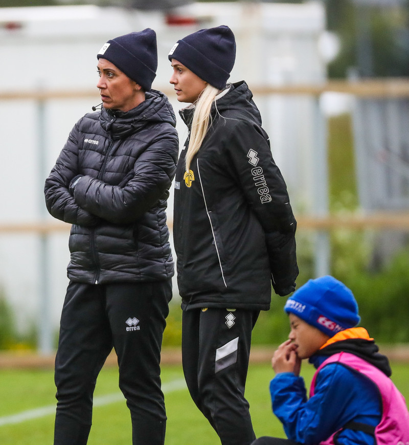 Helena og Aníta Lísa eru hættar með ÍA.