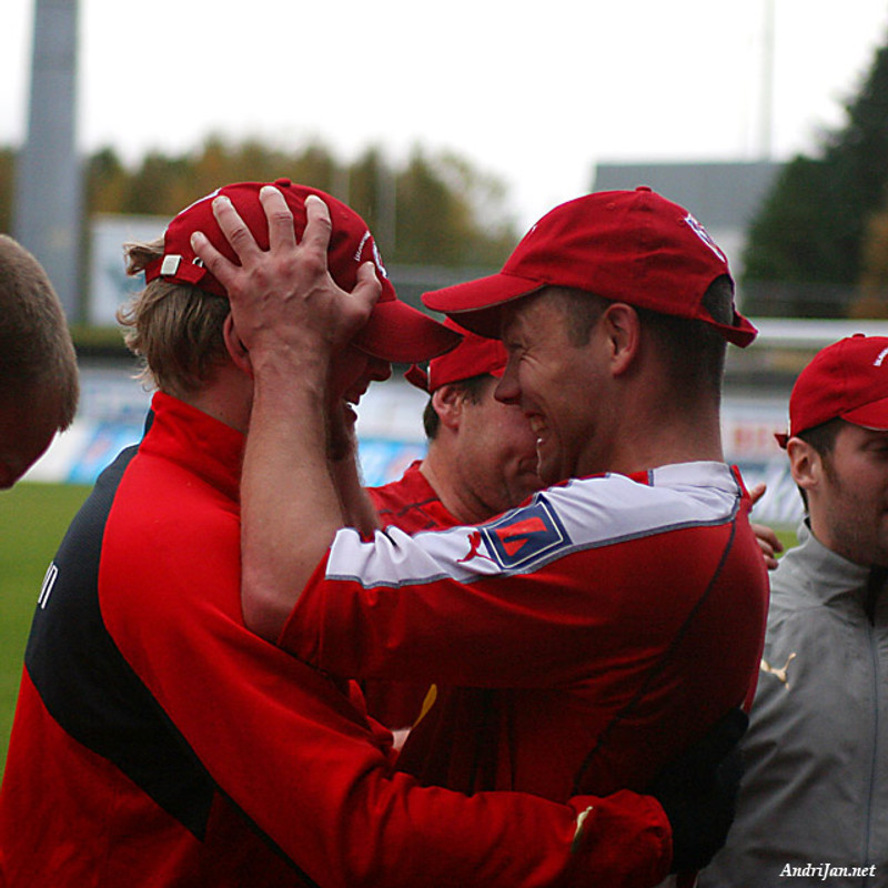 Daníel fagnar Íslandsmeistaratitli með Val árið 2007 ásamt Helga Sigurðssyni.