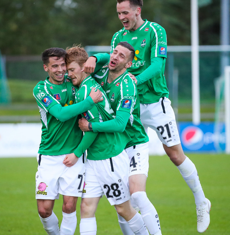 Blikar fagna sigurmarkinu frá Alexander Helga í kvöld. Hann var að spila sinn fyrsta leik með Breiðablik í sumar. Hann var á láni hjá Víkingi Ólafsvík fyrri hluta sumars.