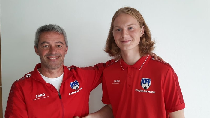 Adam Örn með Dragan Stojanovic, þjálfara Fjarðabyggðar.
