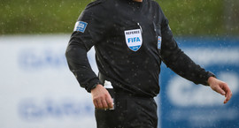 Litla Ísland þarf að yfirstíga fleiri hindranir