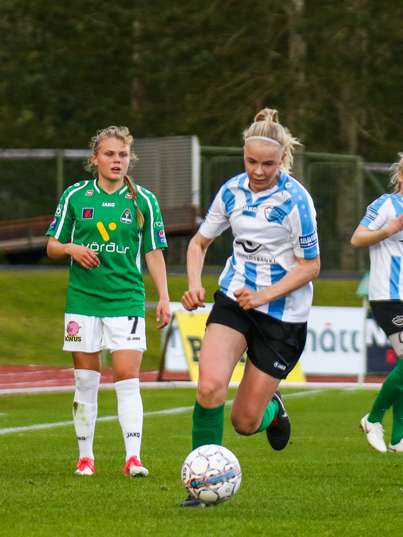 Halla Helgadóttir.