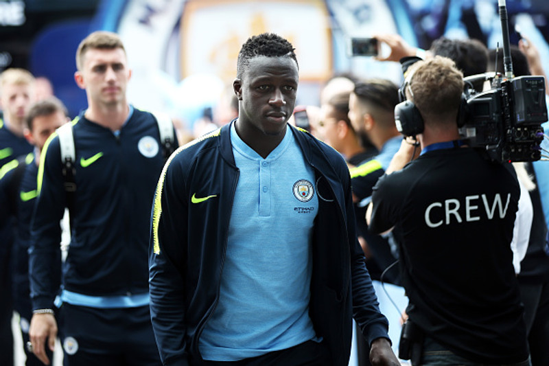 Bernard Mendy byrjar á bekknum.
