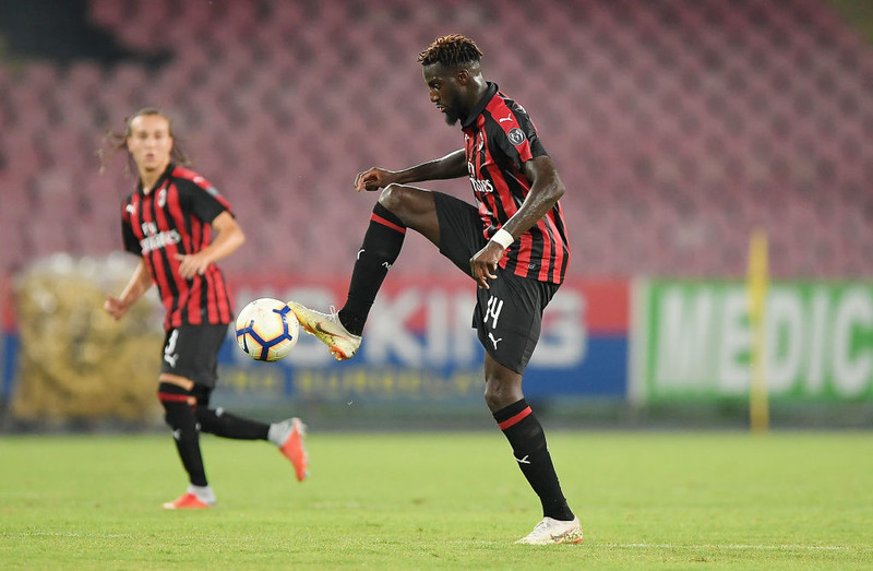 Tiemoue Bakayoko er á leið aftur til AC Milan frá Chelsea.