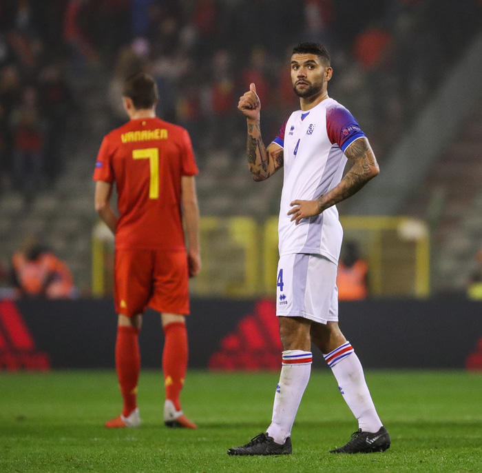 Guðlaugur Victor er hægri bakvörður.