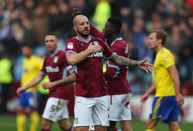 Hutton lék síðasta fyrir Aston Villa.