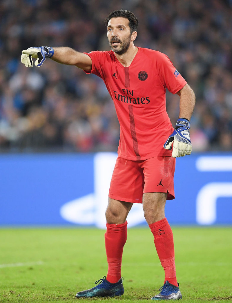 Myndband: Buffon í ruglinu í gær - Kostaði næstum mark
