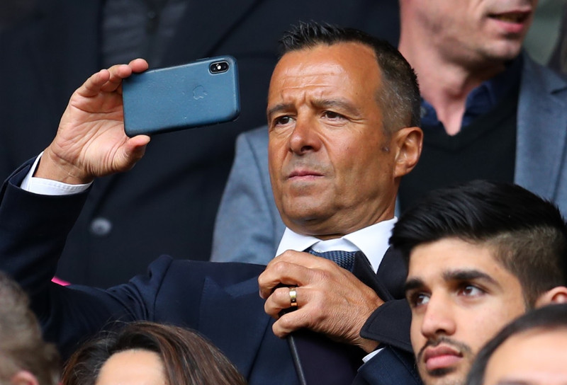 Jorge Mendes er að taka fundi.
