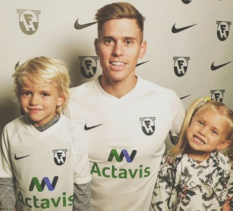 Jón Jónsson og fjölskylda fóru með í Nike!