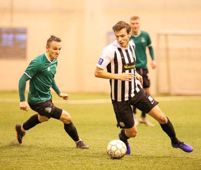 Theódór Elmar í leik með KR á undirbúningstímabilinu 2018.