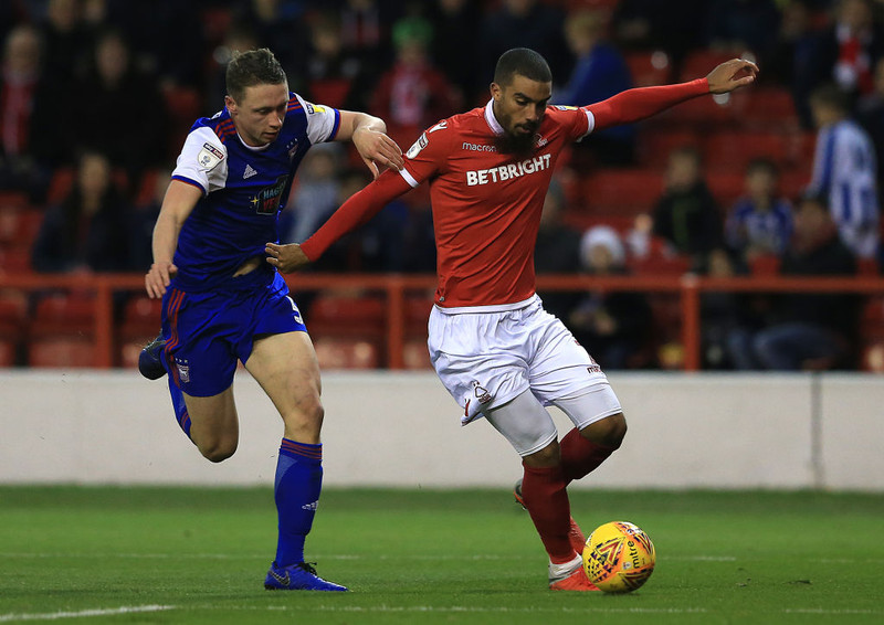 Lewis Grabban kom Forest yfir.