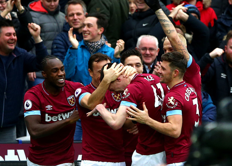 12-13. West Ham - Gul spjöld: 59 - Rauð spjöld: 1 - Samtals: 60.