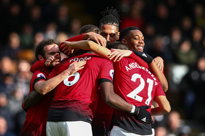 2. Man Utd - Gul spjöld: 73 - Rauð spjöld: 4 - Samtals: 77.