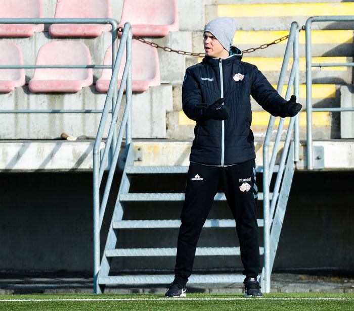 Donni á hliðarlínunni.