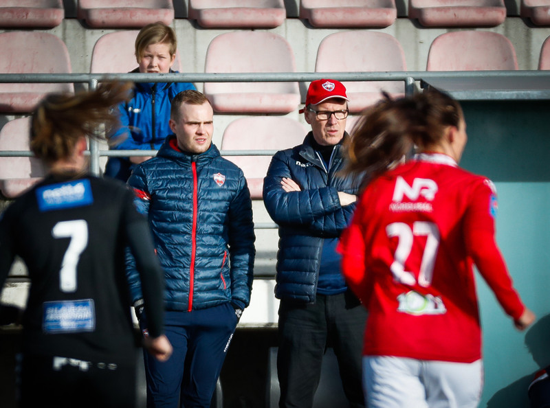 Ppétur ásamt Eiði Ben aðstoðarmanni sínum hjá Val.