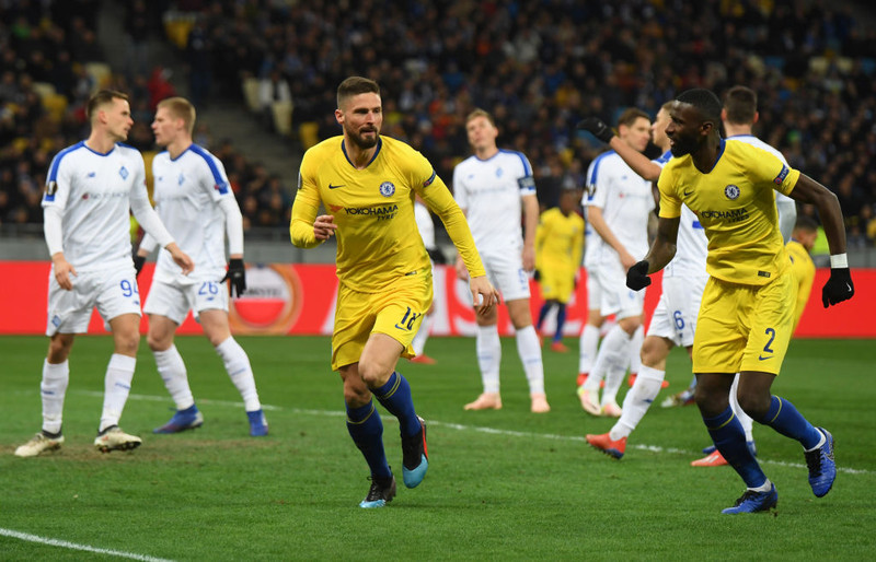 Giroud fagnar einu marka sinna í kvöld.