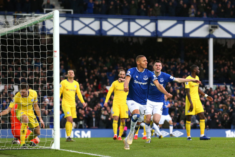 Richarlison fagnar marki.