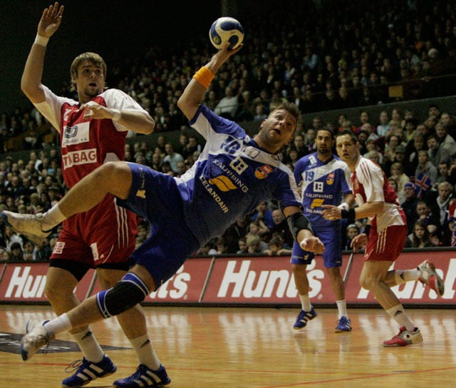 Róbert Gunnarsson: ,,Markvörður hjá eldri og er frábær á milli stangana en á það til að gleyma því að hann sé bara góður í marki... Er svona okkar Fabian Barthez.