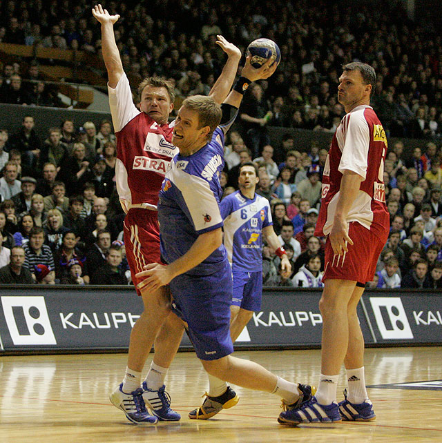 Vignir Svavarsson: ,,Hefur hingað til mikið verið að leika sem sóknarmaður og telur sig góðan þar, sem er misskilningur. Hann er okkar Ármann Smári Björnsson.