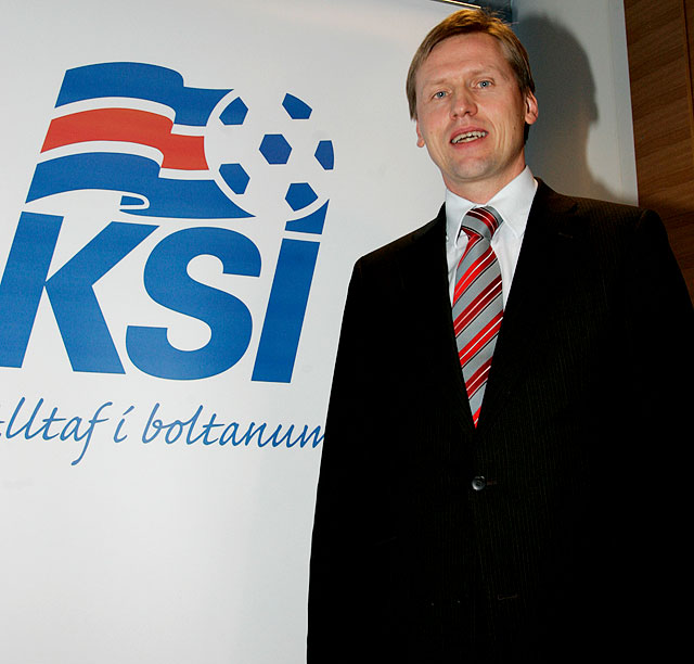 ,,Það kemur mér svosem ekkert á óvart að það mesta sem formaður sambandsins hefur viljað tjá sig um málið skuli vera í samtali við sænska fjölmiðla.''