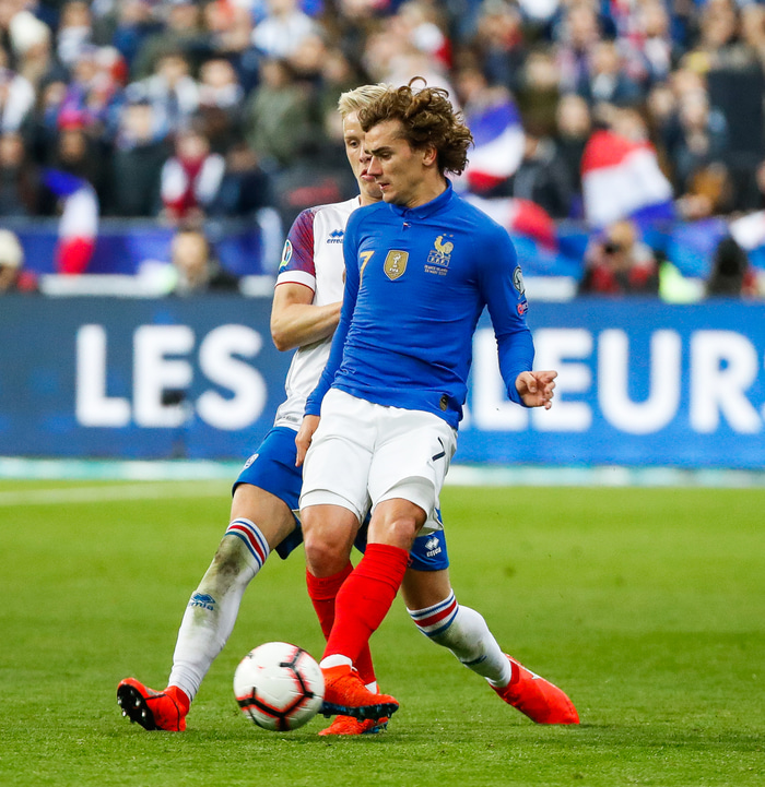 Griezmann er á sínum stað í byrjunarliði Frakka.