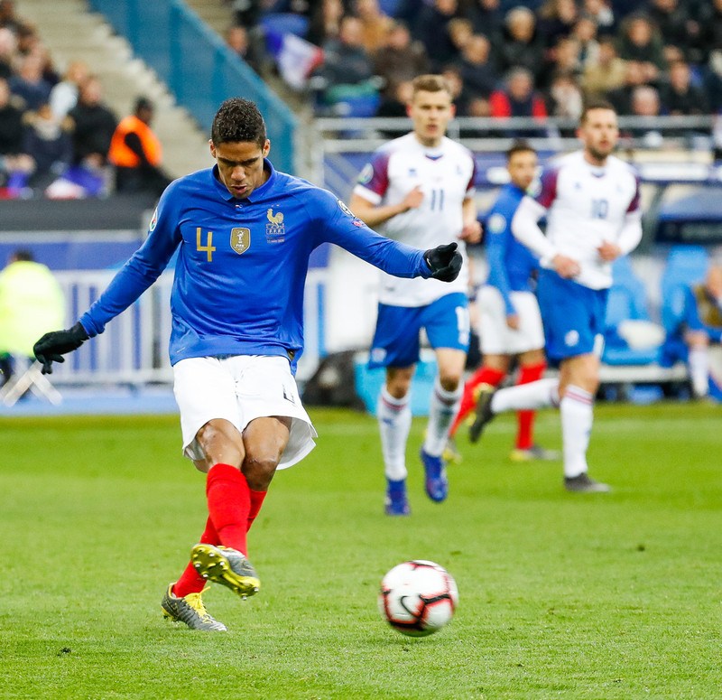 Varane leggur skóna á hilluna (Staðfest)