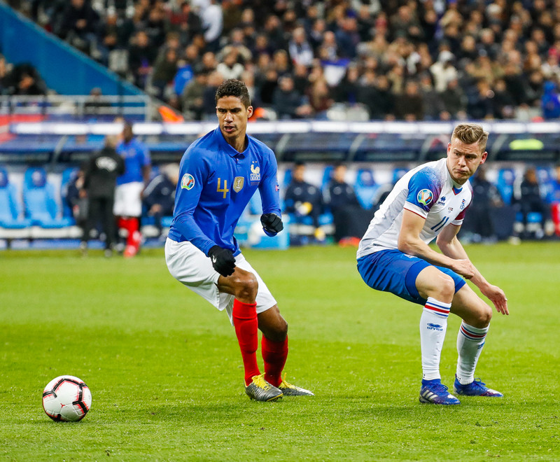Varane leggur skóna á hilluna (Staðfest)