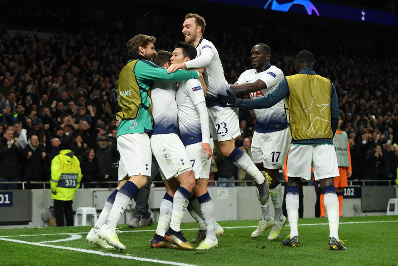 14-17. Tottenham - Gul spjöld: 56 - Rauð spjöld: 3 - Samtals: 59.