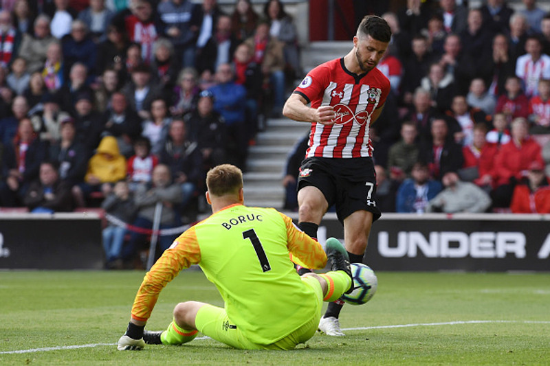 Shane Long í leik með Southampton.