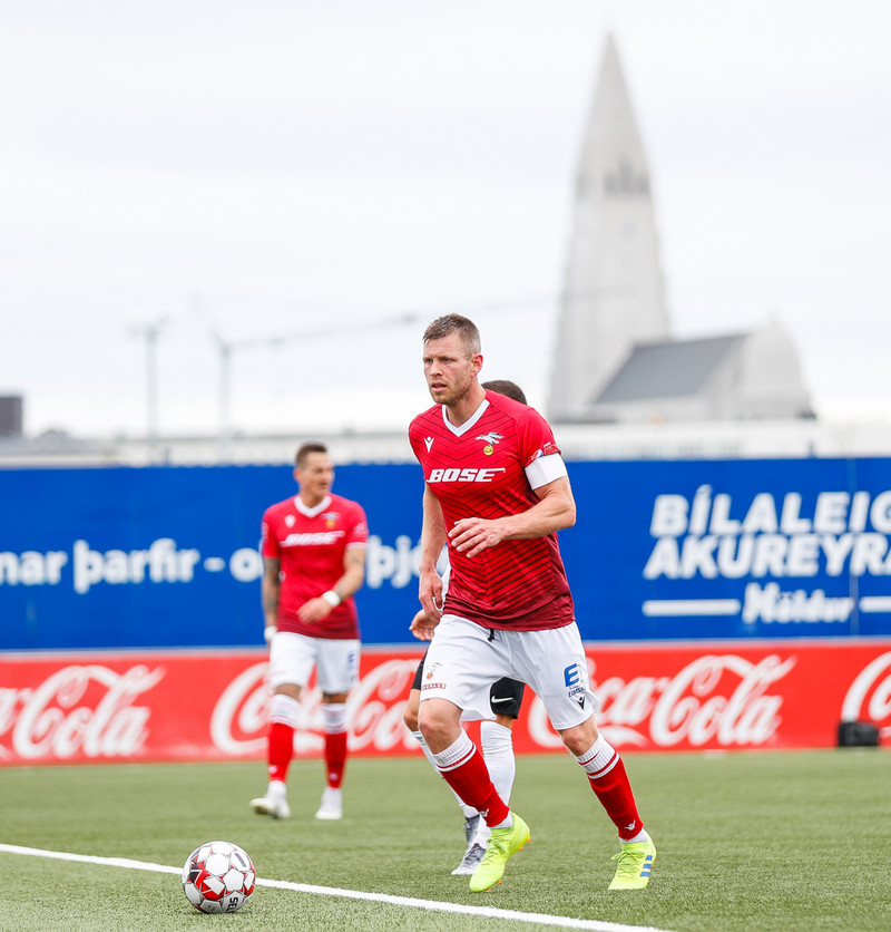 Bjarni var búinn að ákveða að hætta fyrir síðasta tímabil. Hann ákvað á endanum að taka slaginn með Valsmönnum.