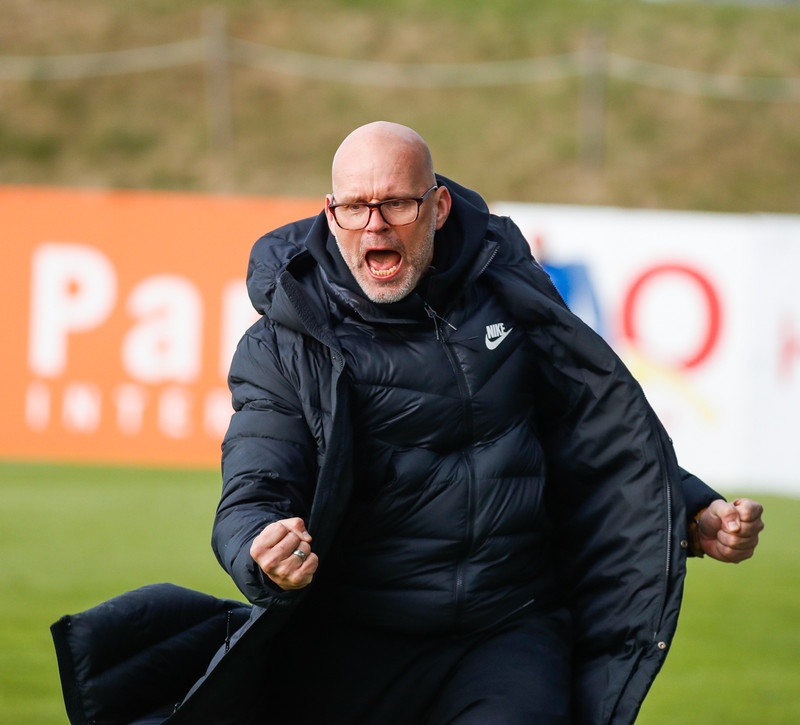 Óli fer aftur í þjálfaraúlpuna.