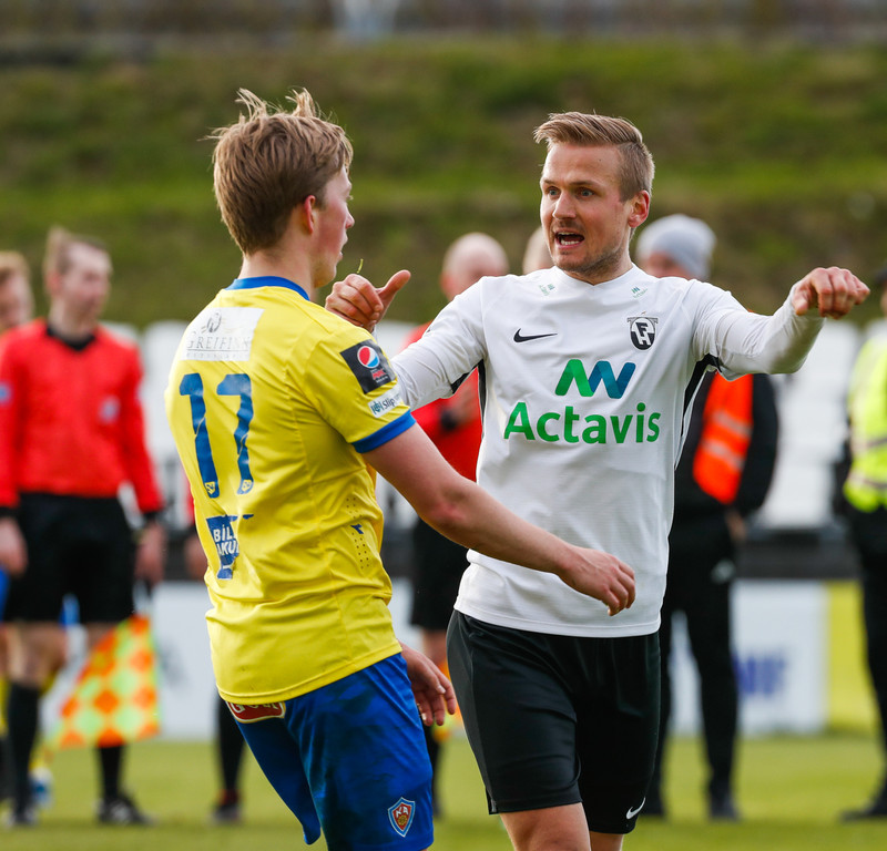 Pétur var heppinn að fá ekki rautt eftir leik FH og KA í síðustu umferð þegar hann veittist að Ými Má Geirssyni á gulu spjaldi.